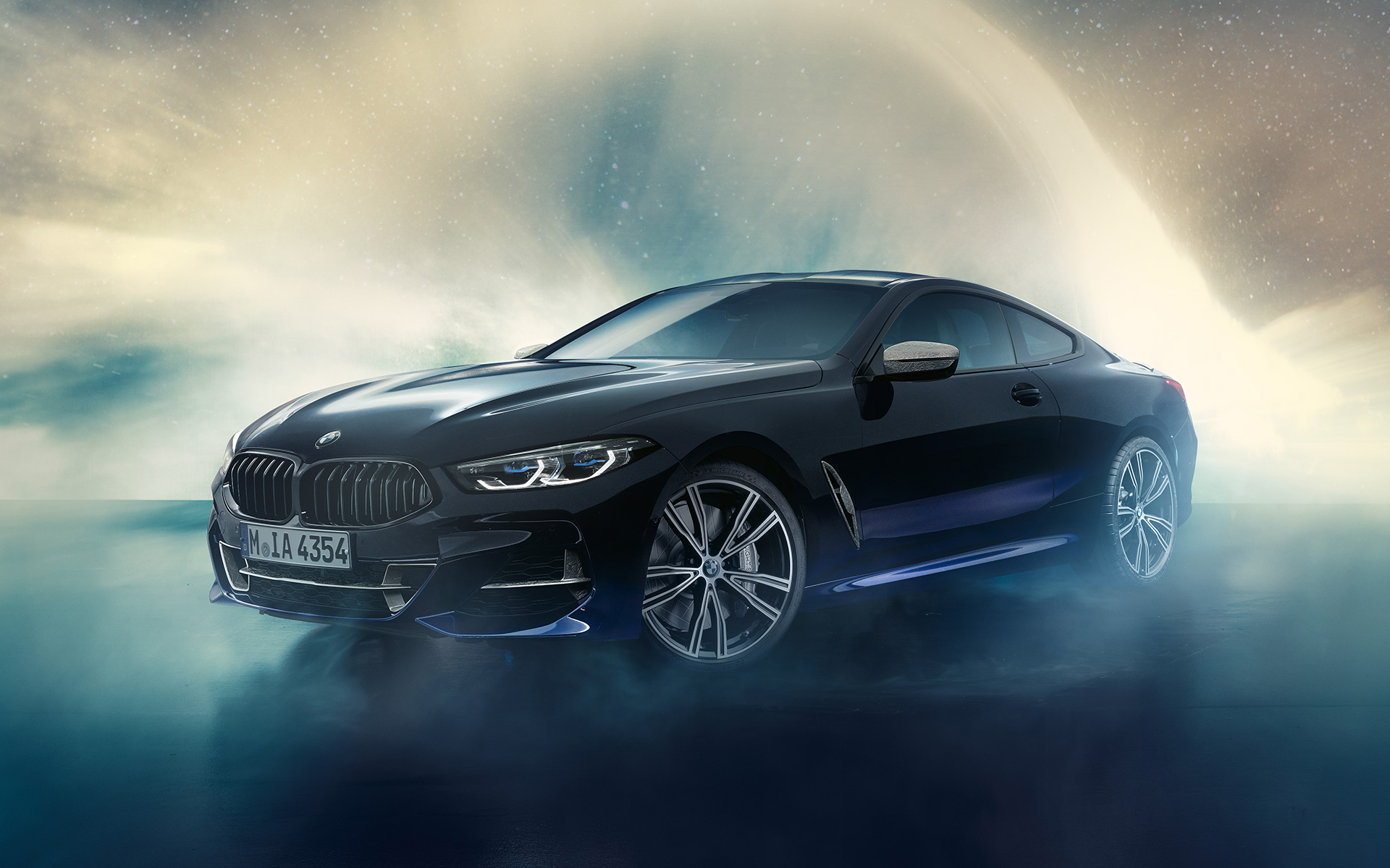 BMW Individual M850i NIGHT SKY G15 2019 vue trois quarts avant devant une pluie de météorites